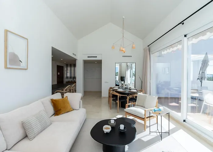 Al-321 Penthouse 3 Bedrooms Alcazaba Lagoon * 에스테포나