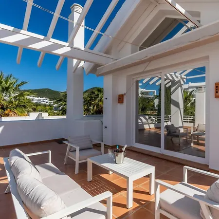 Al-321 Penthouse 3 Bedrooms Alcazaba Lagoon Apartment